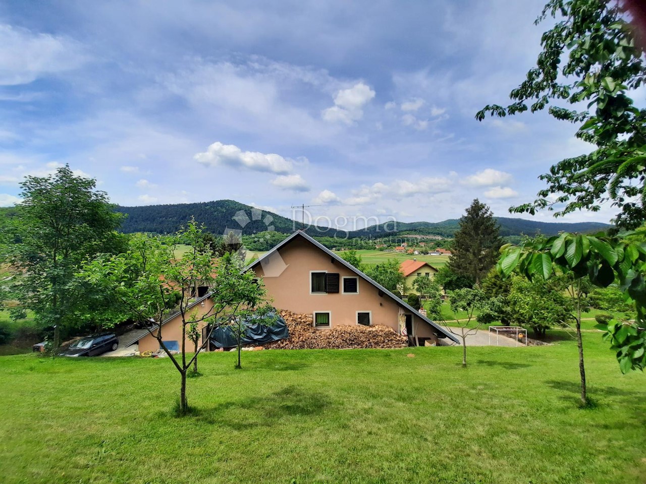 Haus Zu verkaufen - LIČKO-SENJSKA  OTOČAC 