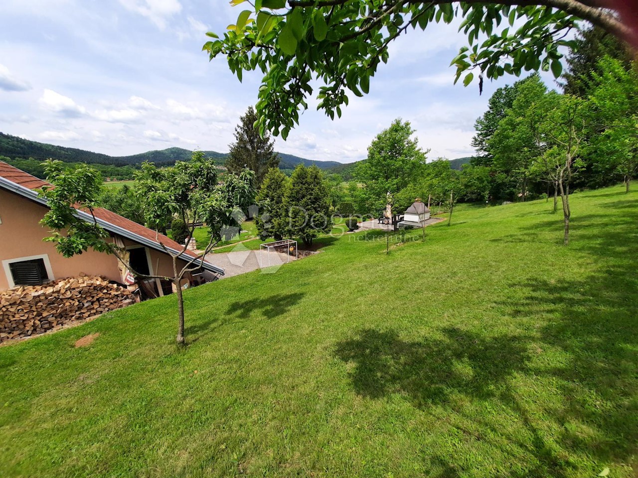 Haus Zu verkaufen - LIČKO-SENJSKA  OTOČAC 