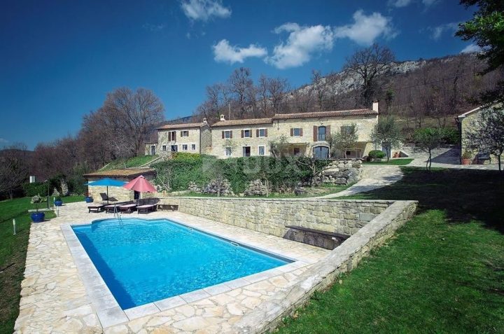 Dom na predaj 380 m² – Dolenja Vas