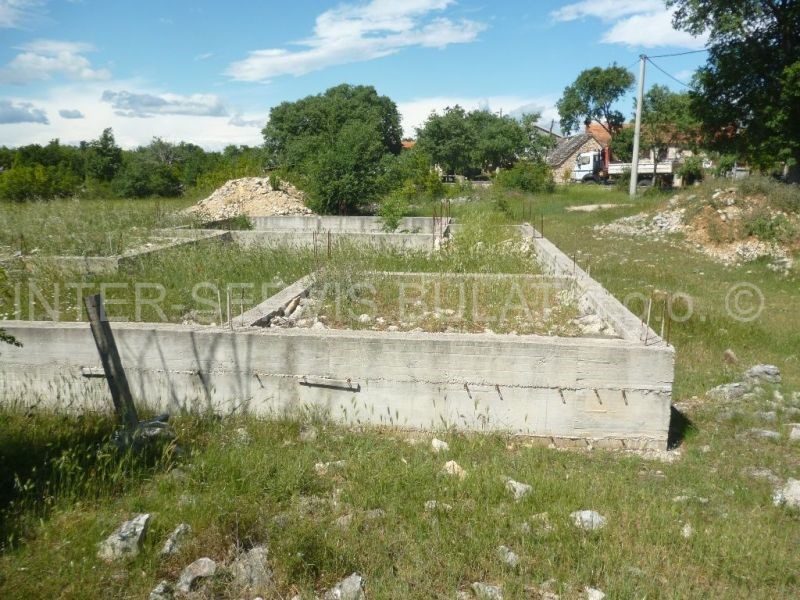 Pozemok Na predaj - ŠIBENSKO-KNINSKA  DRNIŠ 