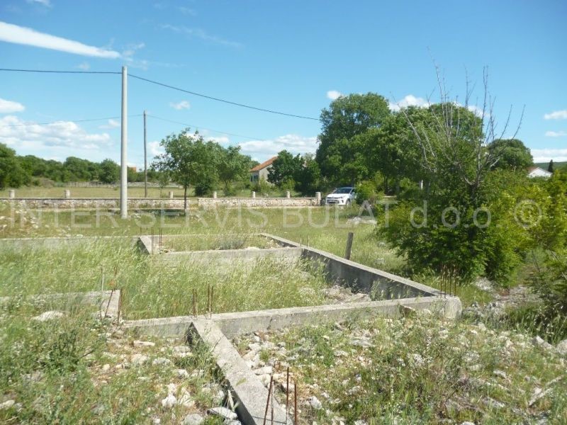 Pozemok Na predaj - ŠIBENSKO-KNINSKA  DRNIŠ 