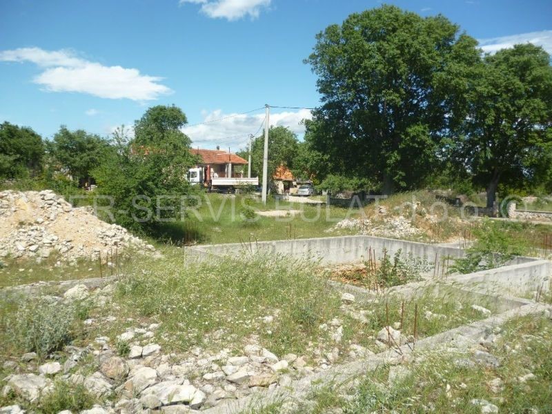 Pozemok Na predaj - ŠIBENSKO-KNINSKA  DRNIŠ 