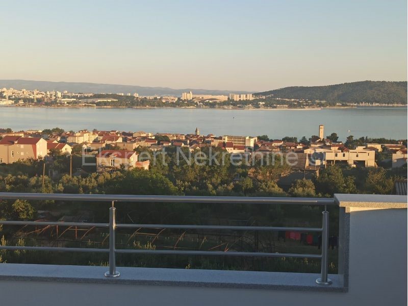 Dom Na sprzedaż - SPLITSKO-DALMATINSKA  KAŠTELA 