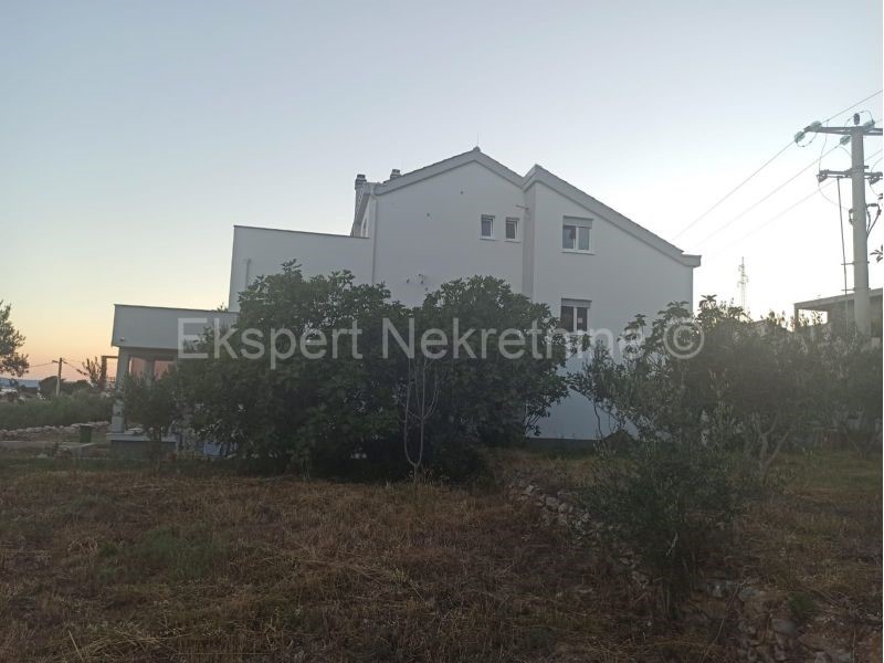 Dom Na sprzedaż - SPLITSKO-DALMATINSKA  KAŠTELA 