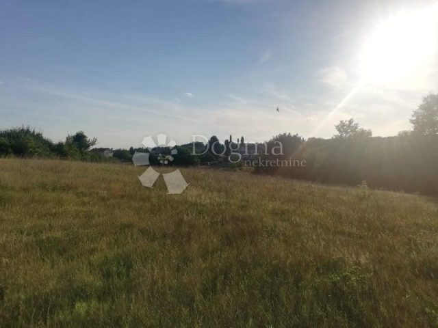 Pozemok na predaj 14480 m² – Barban