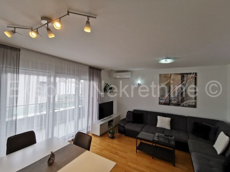 Apartment Zu verkaufen - SPLITSKO-DALMATINSKA  PODSTRANA 