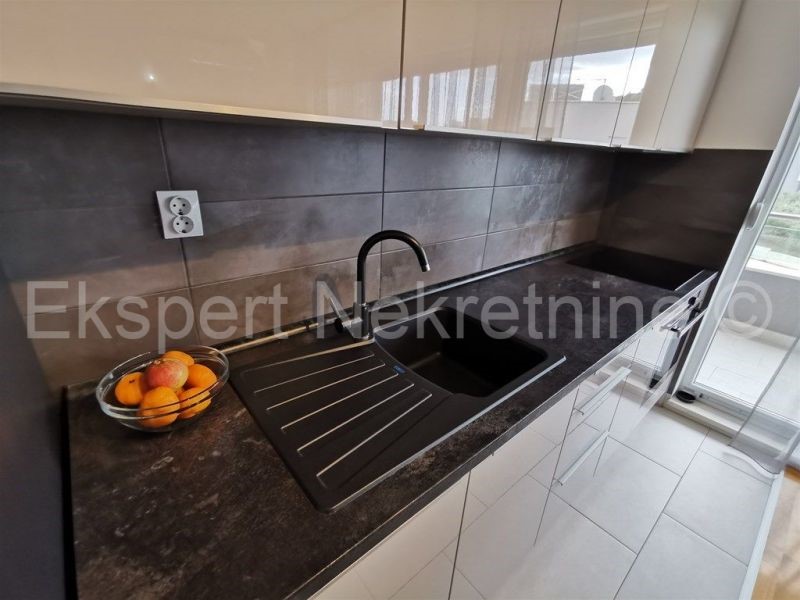 Apartment Zu verkaufen - SPLITSKO-DALMATINSKA  PODSTRANA 