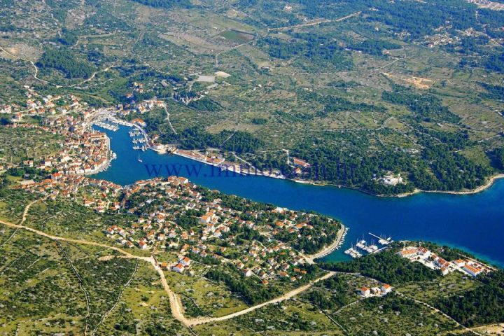 Zemljište na prodaju 2500 m² – Brač