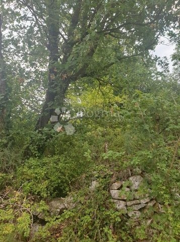 Land for sale 647 m² – Šišan