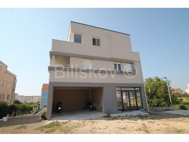 Business premises For rent - SPLITSKO-DALMATINSKA  KAŠTELA 