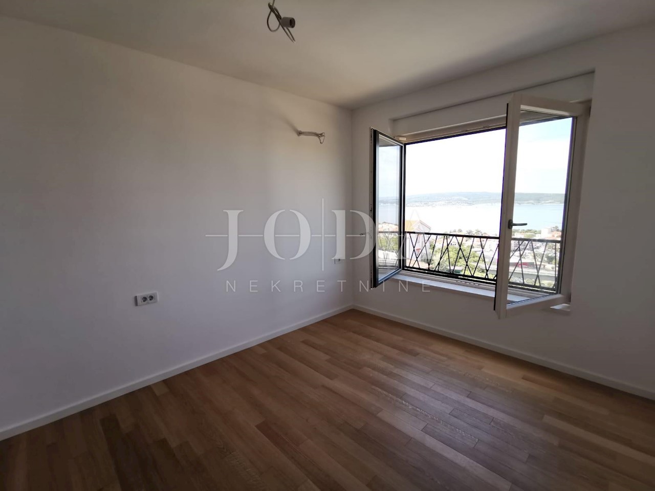 Apartmán Na predaj - PRIMORSKO-GORANSKA  CRIKVENICA 