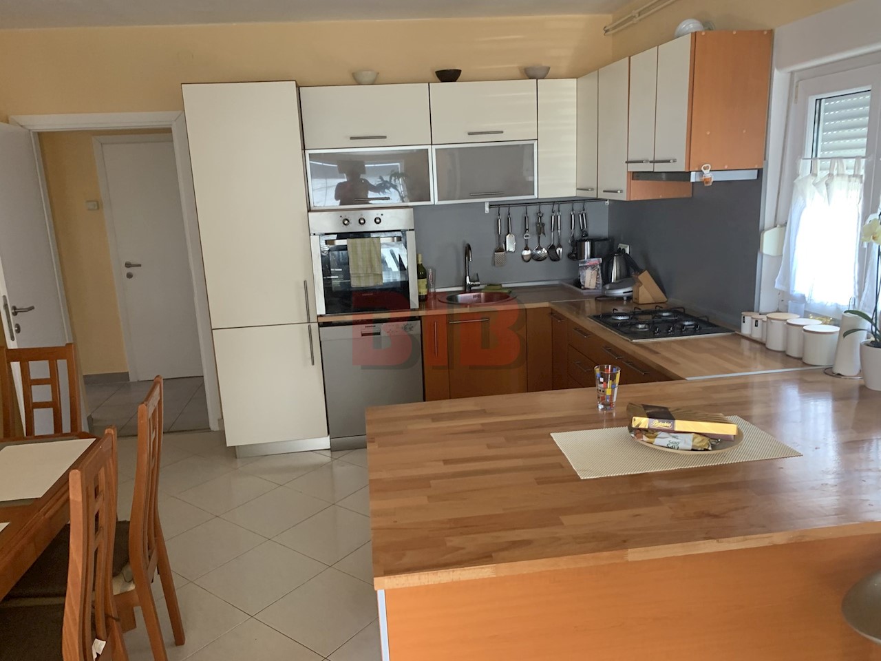 Dom Na predaj - PRIMORSKO-GORANSKA  CRIKVENICA 