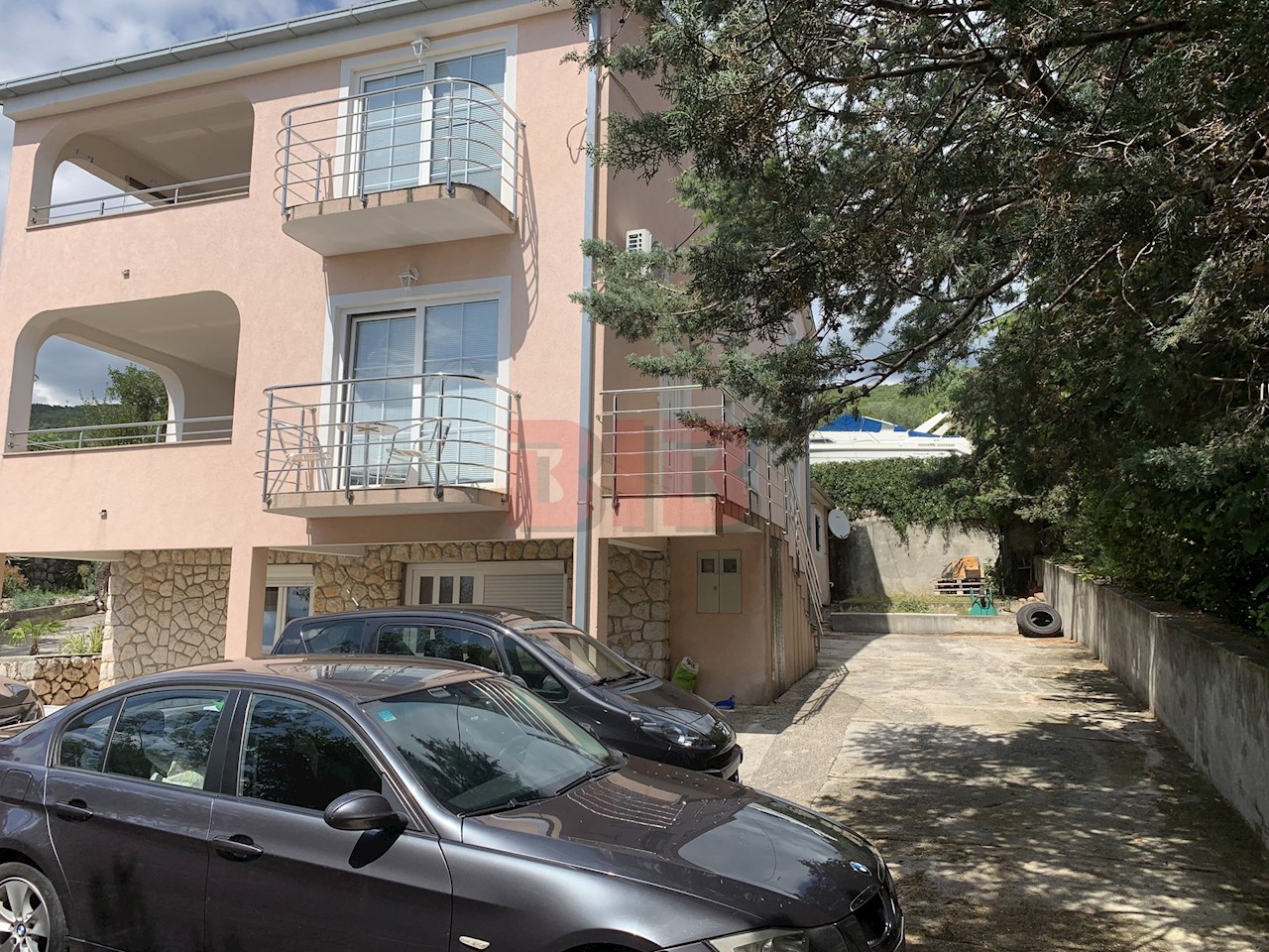 Dom Na predaj - PRIMORSKO-GORANSKA  CRIKVENICA 