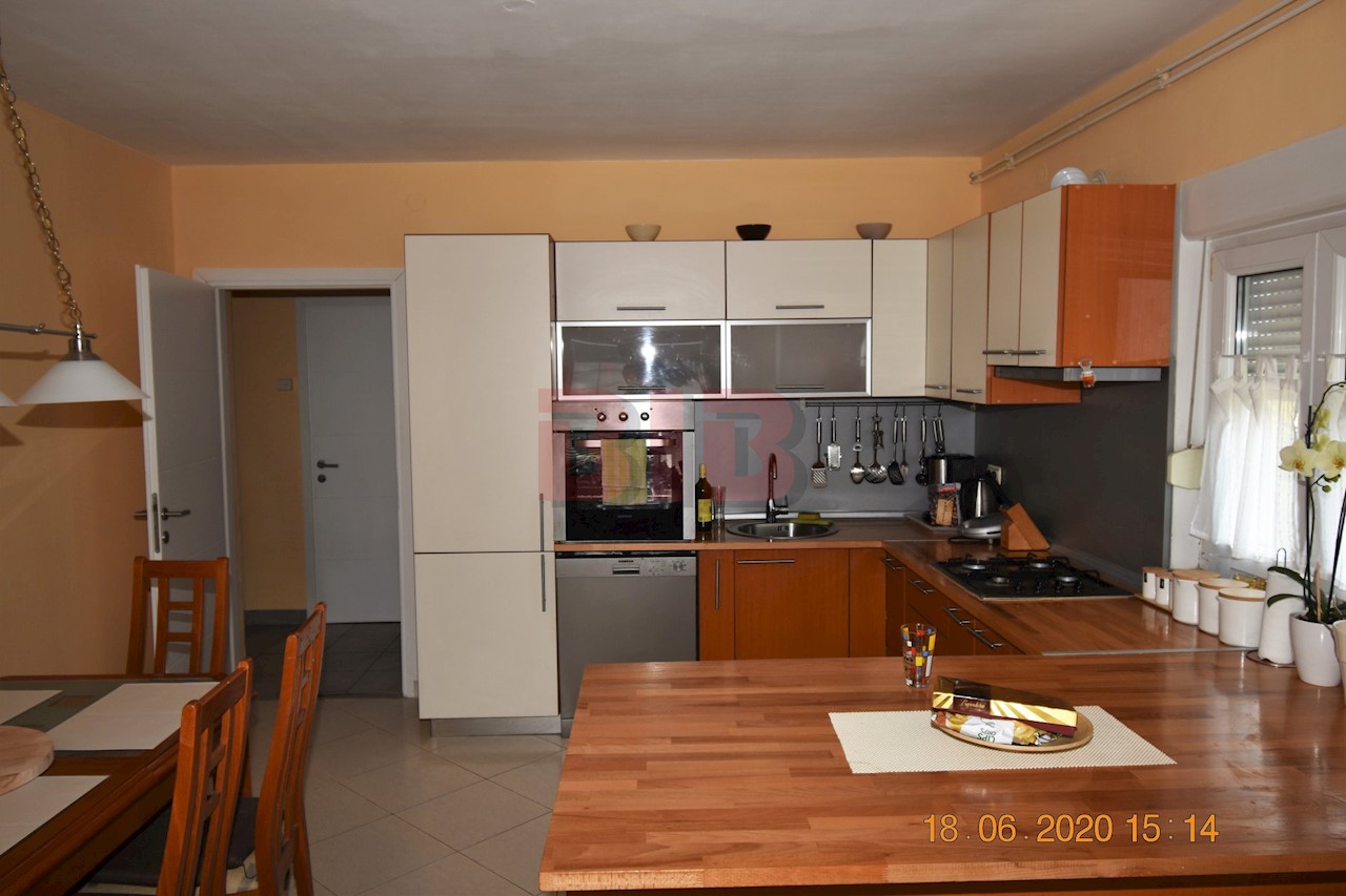 Dom Na predaj - PRIMORSKO-GORANSKA  CRIKVENICA 