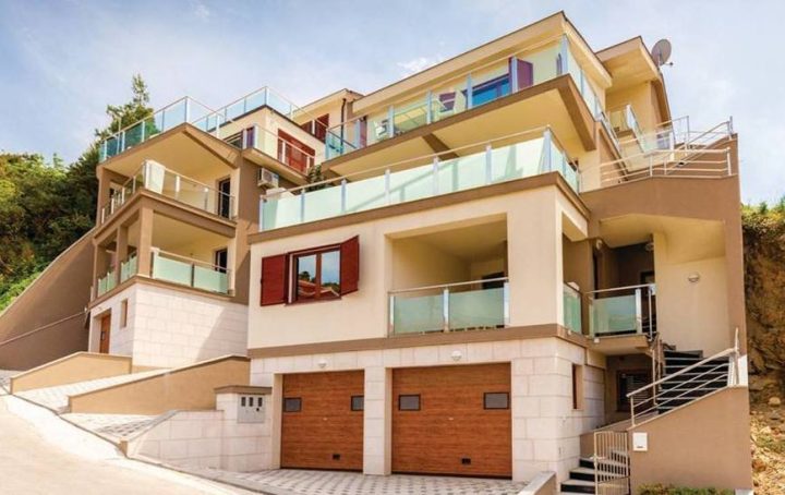 Hiša na predaj 370 m² – Rab
