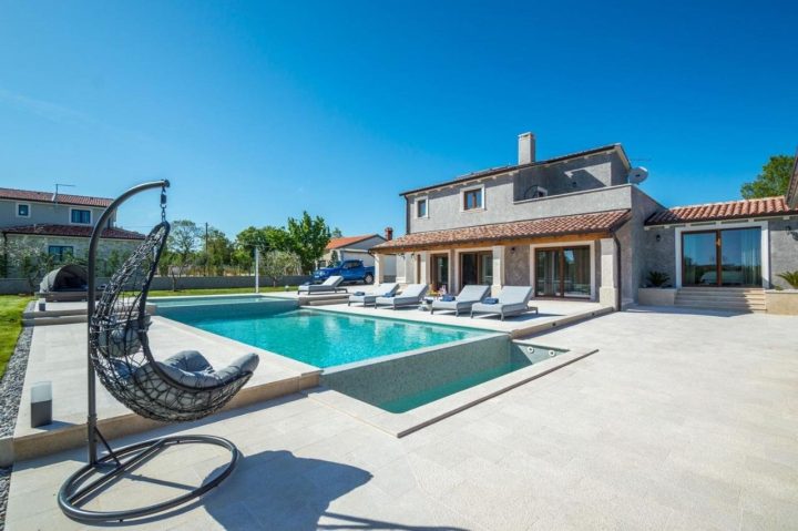 House for rent 300 m² – Divšići