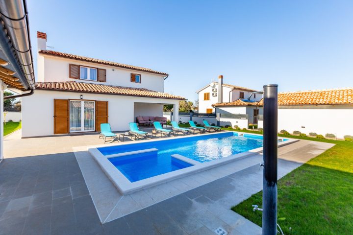 Kuća na prodaju 680 m² – Ližnjan
