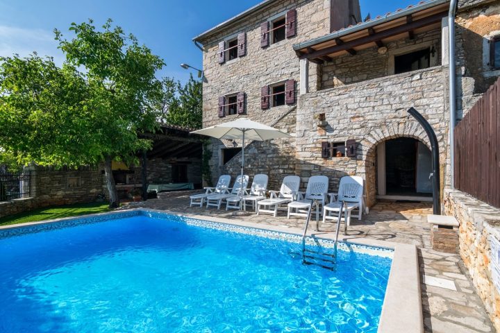 Hiša na predaj 120 m² – Oprtalj