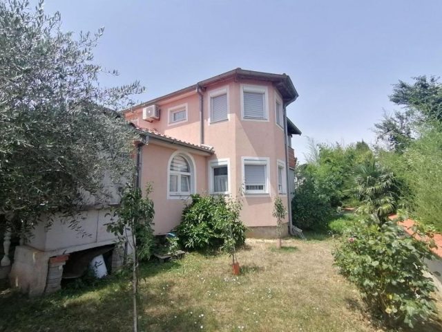 Kuća na prodaju 290 m² – Pula