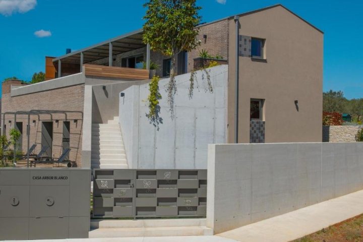 House for sale 300 m² – Pula