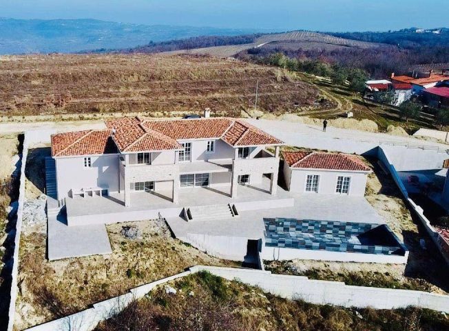 Kuća na prodaju 300 m² – Vižinada