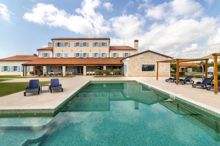 Hotel na prodej 300 m² – Pula