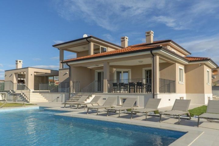 Hiša na predaj 400 m² – Kaštelir