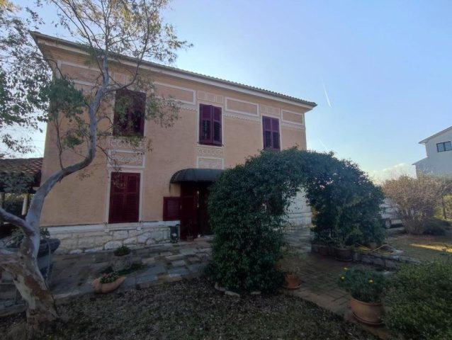 Dům na prodej 450 m² – Rovinj