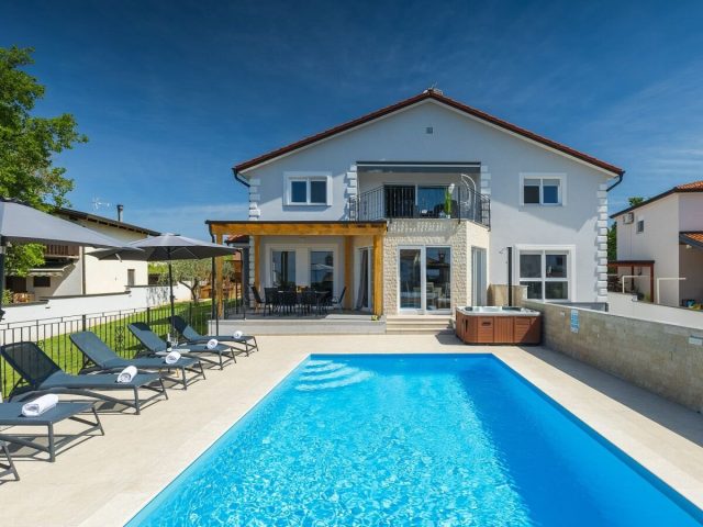 Maison à vendre 400 m² – Poreč