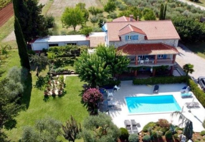 Maison à vendre 520 m² – Poreč