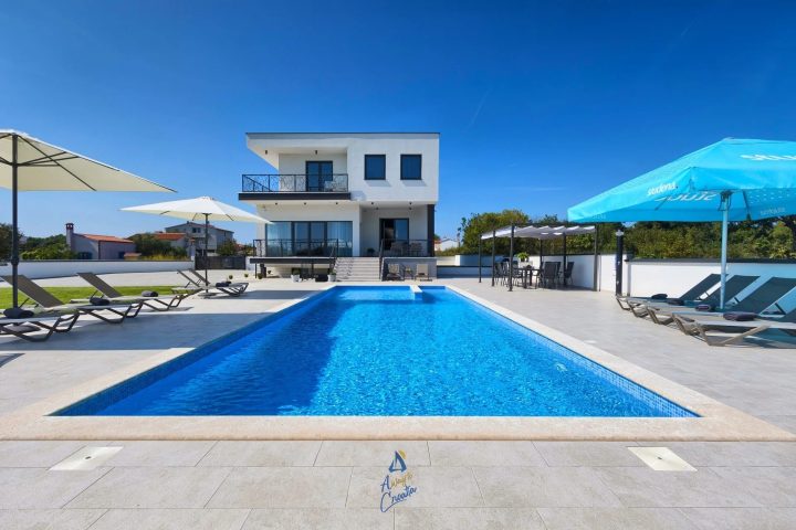 House for sale 570 m² – Pula