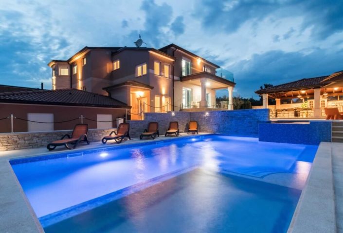 House for sale 600 m² – Pula