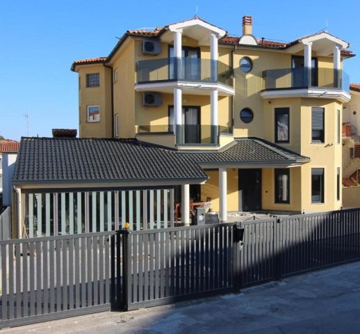 Dom na prenájom 497 m² – Pula