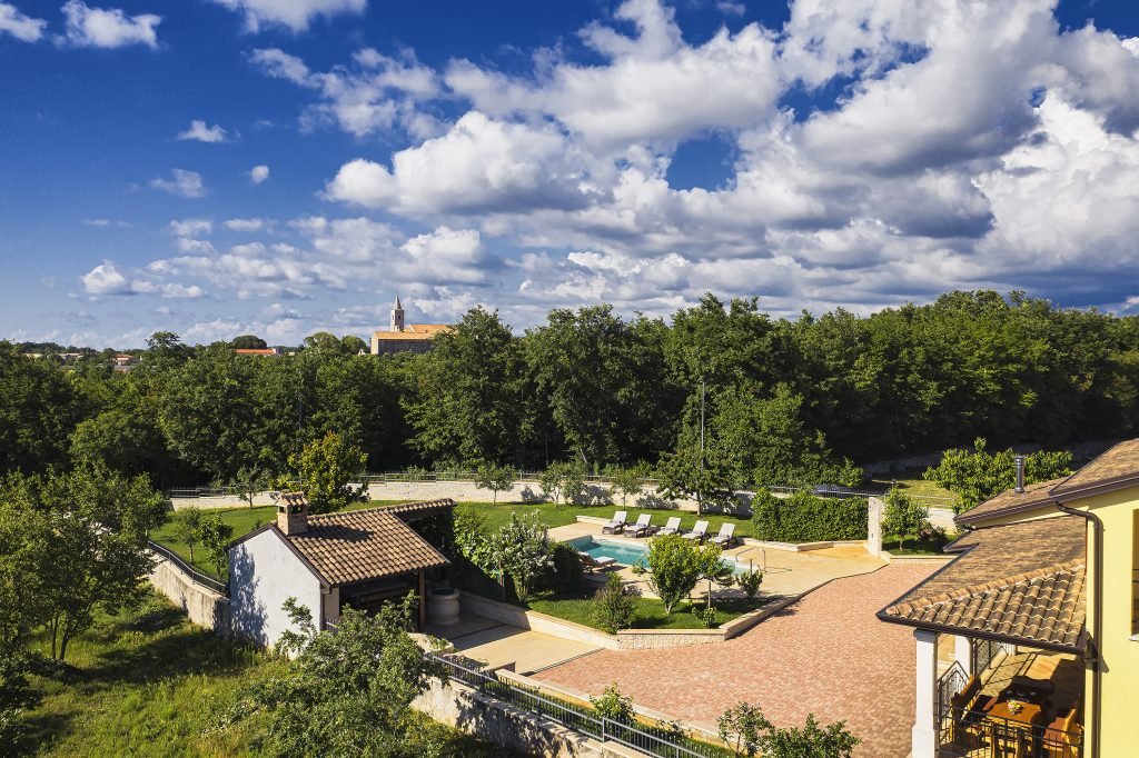 House For rent - ISTARSKA PAZIN - OKOLICA