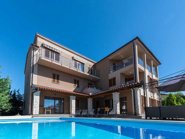 Dom na prenájom 450 m² – Banjole