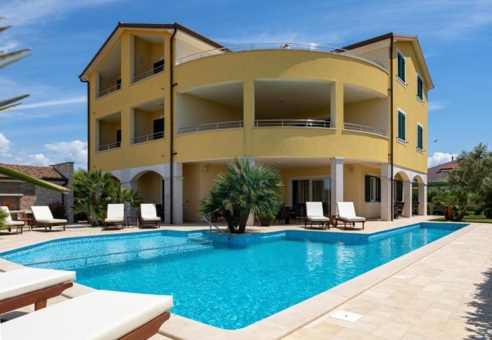 Hotel k pronájmu 750 m² – Rovinj