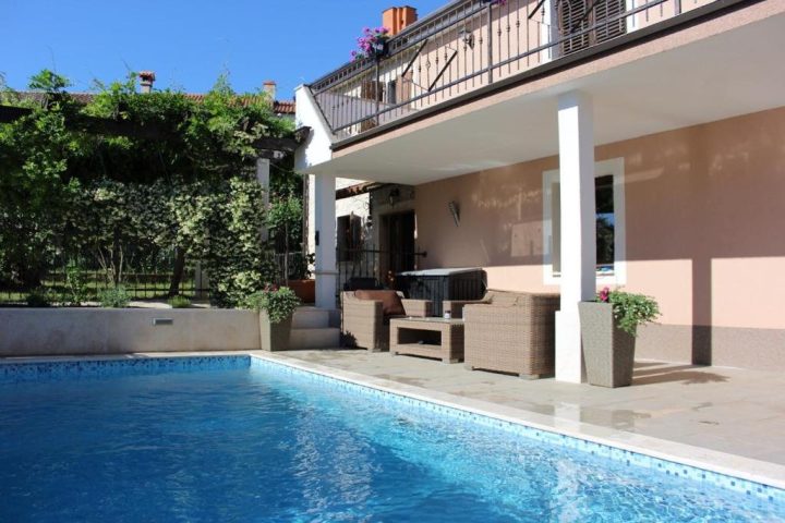 Hiša na predaj 220 m² – Buje