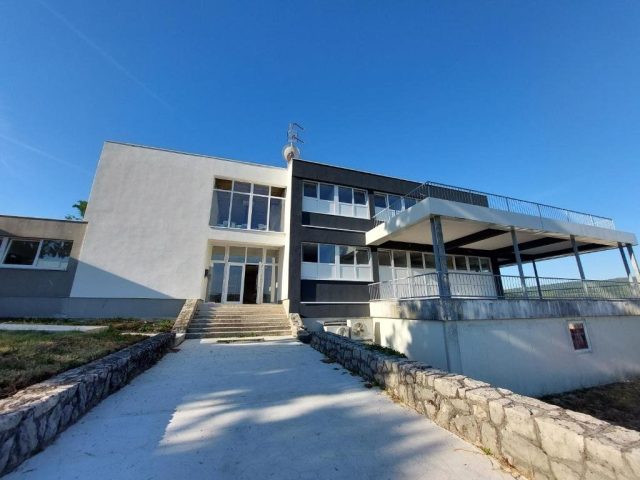 Hotel na prodej 1025 m² – Pićan