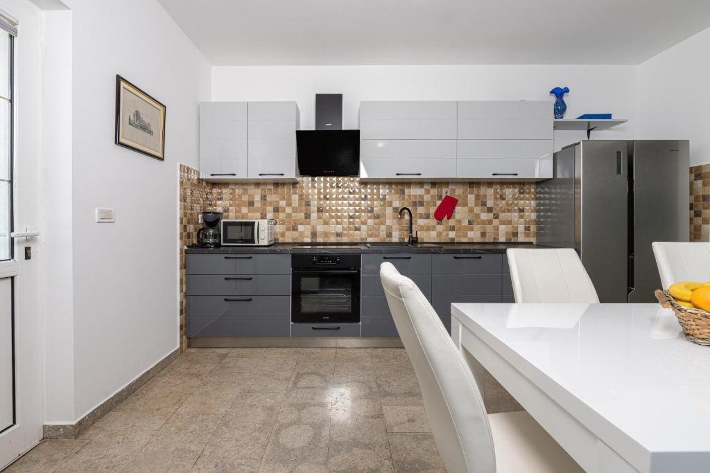 Haus Zu vermieten - ISTARSKA LABIN