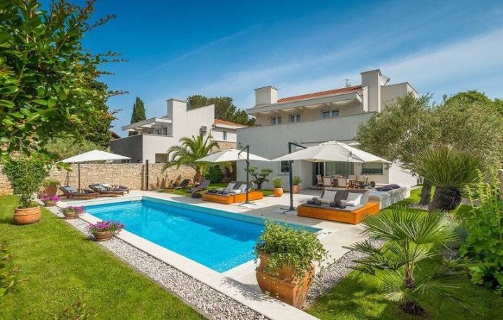 Dům k pronájmu 204 m² – Rovinjsko Selo