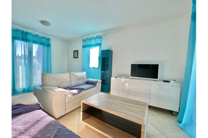 Stan za najam 65 m² – Novigrad