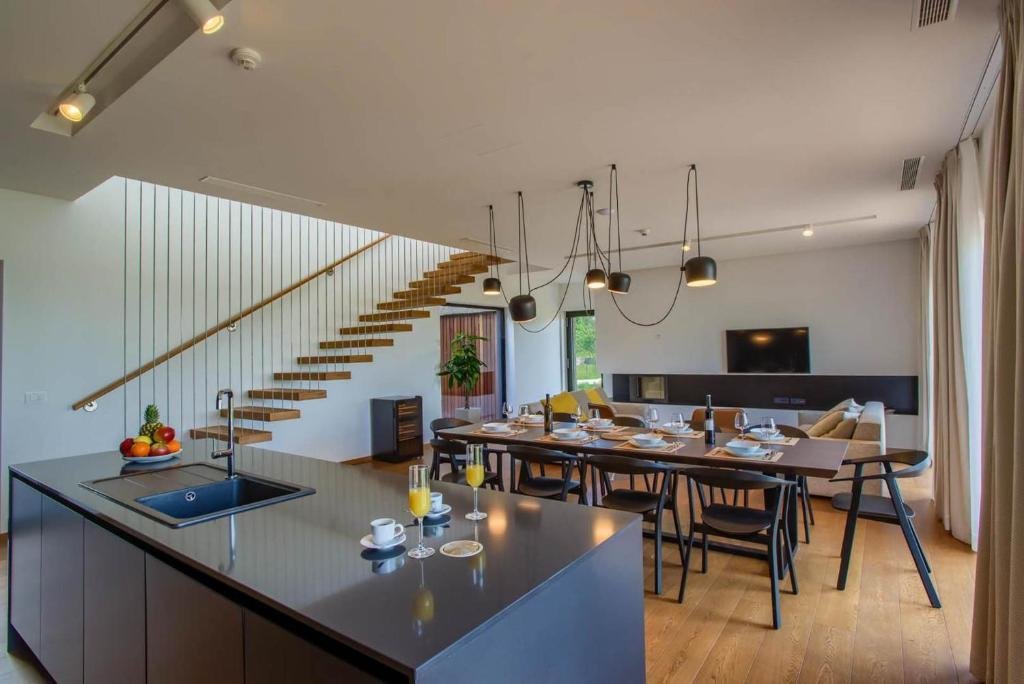 Haus Zu vermieten - ISTARSKA CEROVLJE