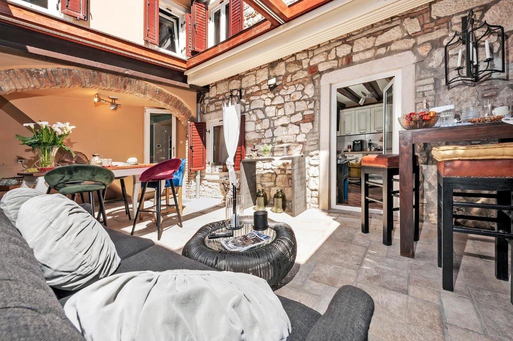 Hiša Za najem - ISTARSKA ROVINJ