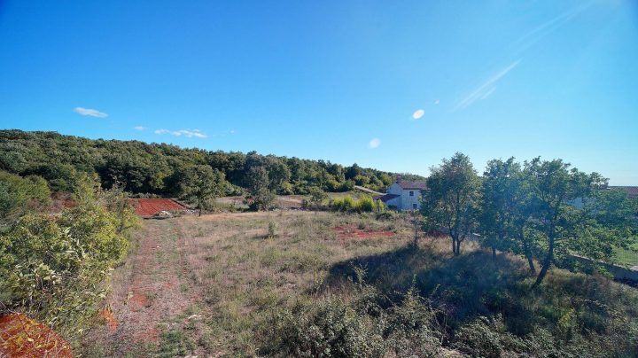 Parcela za najem 2383 m² – Kanfanar