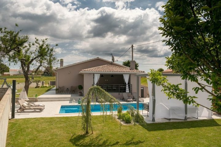 Dom na prenájom 130 m² – Barban