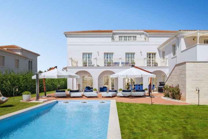 Maison à louer 511 m² – Vabriga
