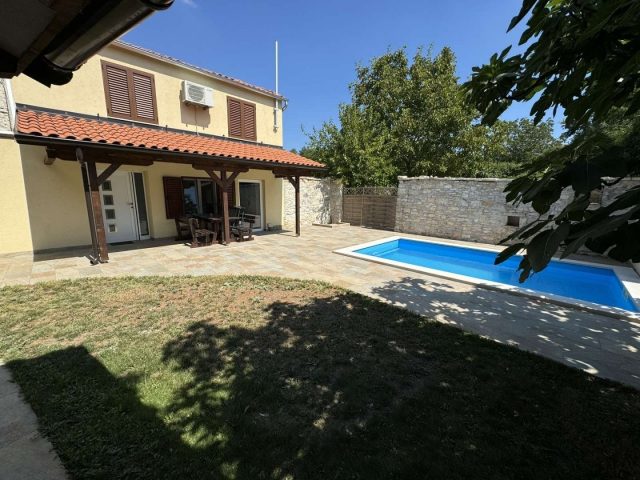 Dom na prenájom 76 m² – Tinjan