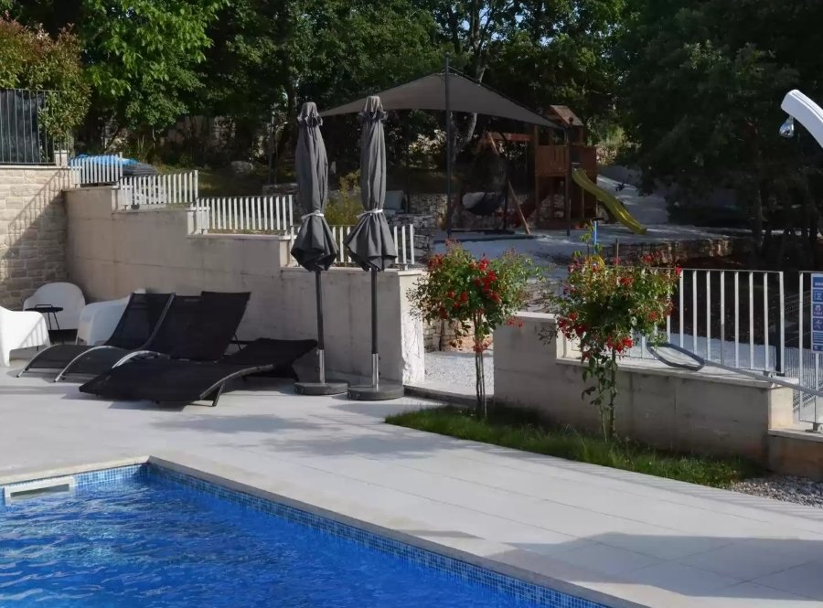 House For rent - ISTARSKA CEROVLJE
