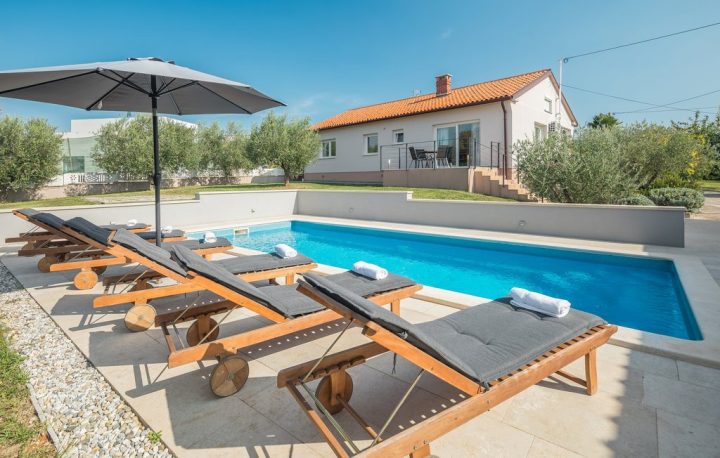 Maison à louer 140 m² – Poreč