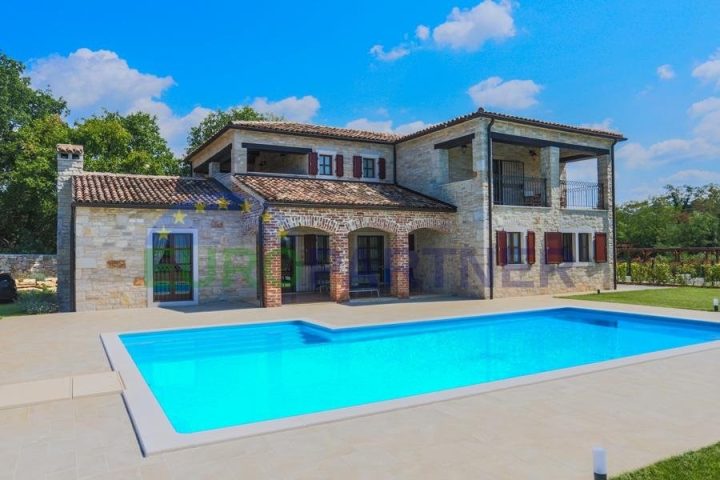 Dům na prodej 291 m² – Tinjan